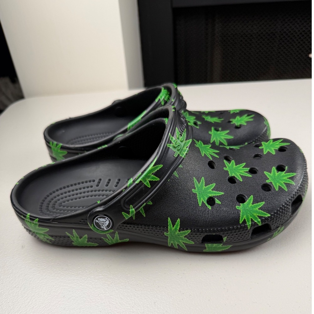Crocs Classic Clogs Mens 7 Womens 9 Black Green Hemp Leaf Print Shoes